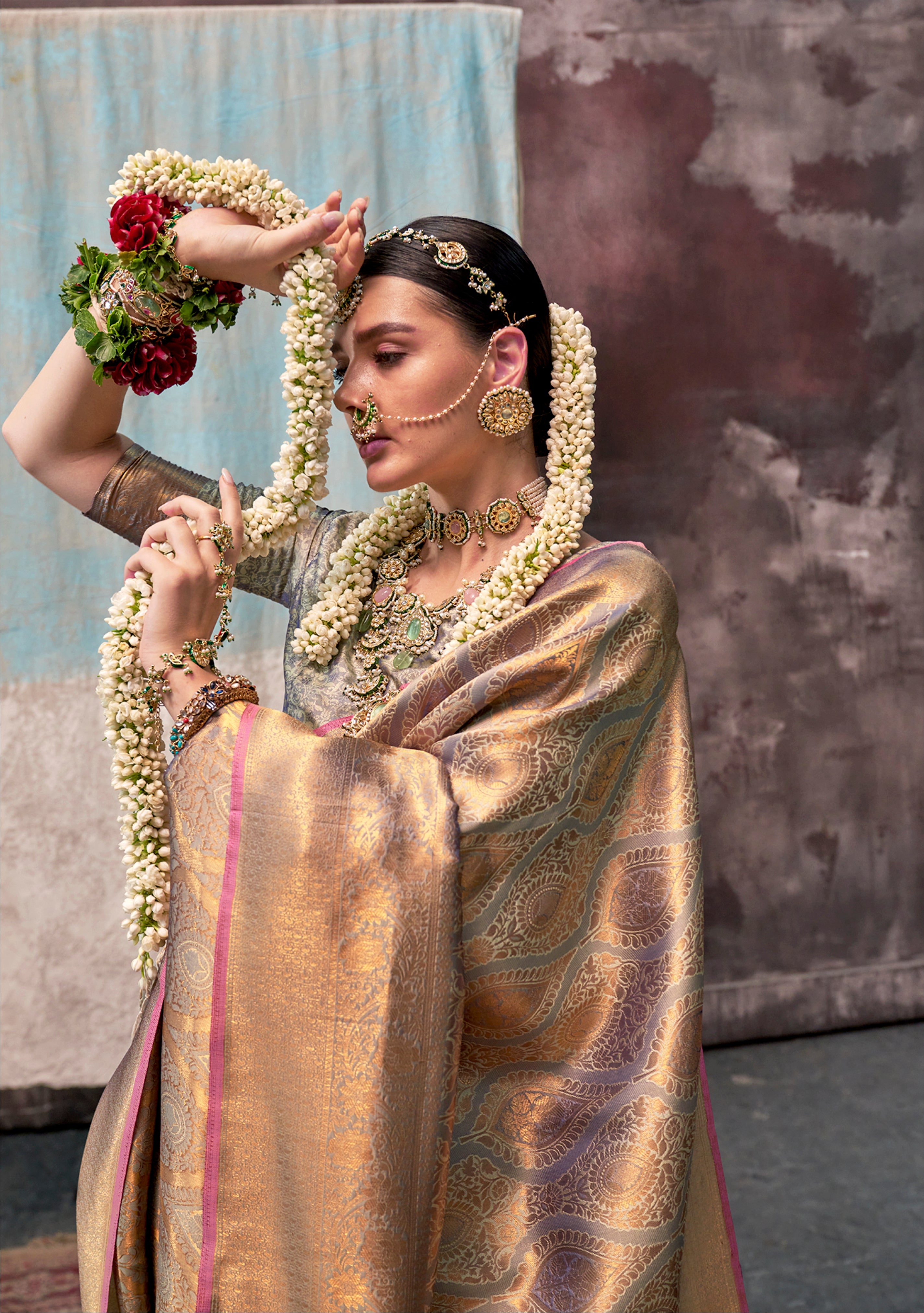 Grey Golden Handloom Weaving Silk Saree With Blouse