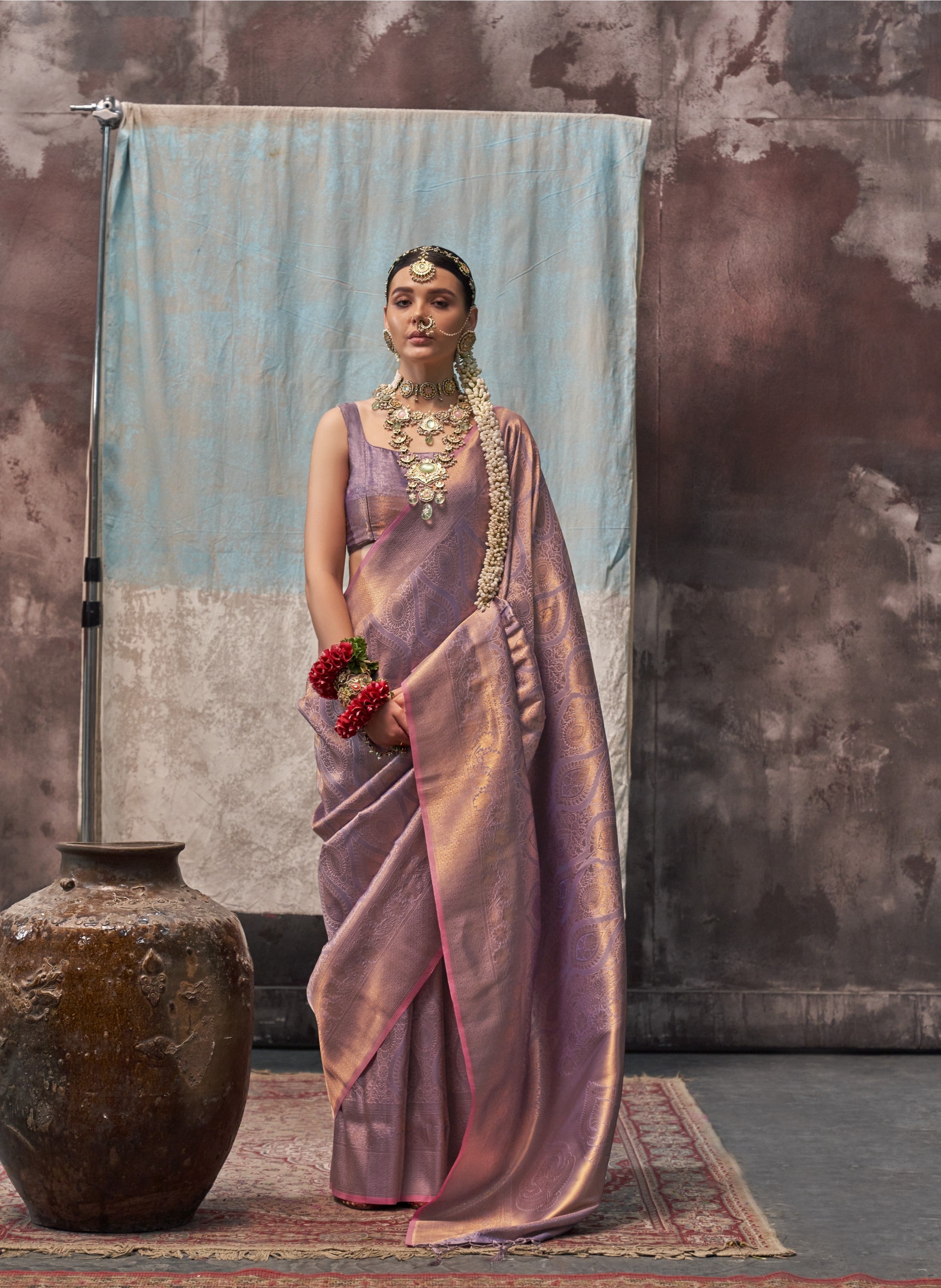 Mauve Golden Handloom Weaving Silk Saree With Blouse